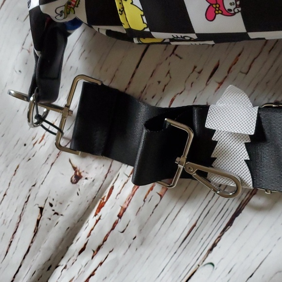 🆕️ CUTE SANRIO HELLO KITTY AND FRIENDS BLACK & WHITE CHECKERED OVERNIGHT BAG 🖤 - Picture 7 of 12